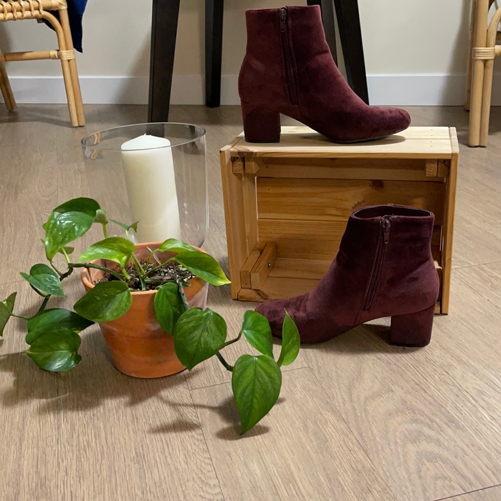 Burgundy call it spring booties👢